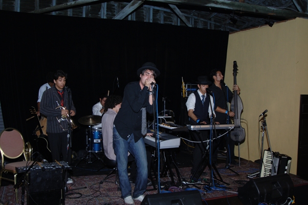 acoustic-may09-mad-marionettes