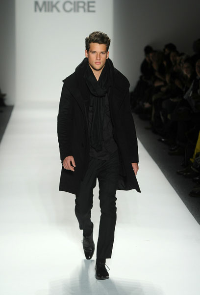 fashion-week-fall-2011-63432769