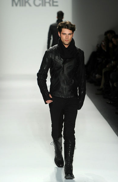fashion-week-fall-2011-63432771