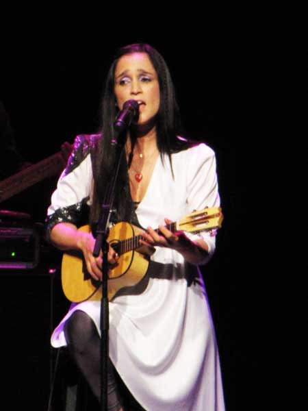 julieta_venegas_guitar