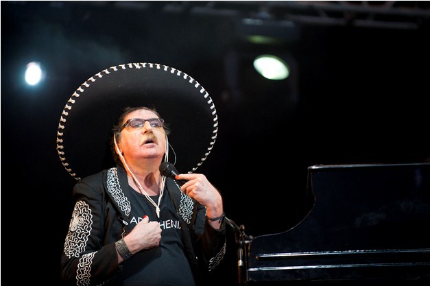 vive-latino-2011-viernes-charly-garcia