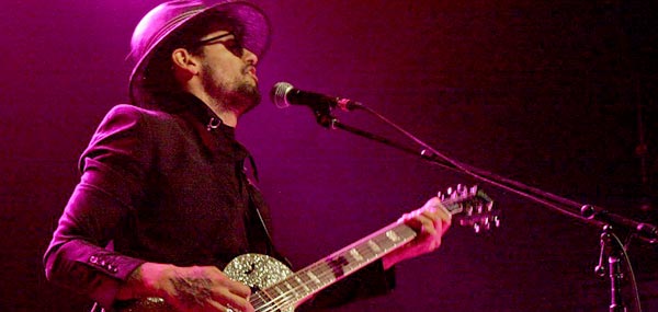 Robi Draco Rosa returns with “Vida” - Al Borde