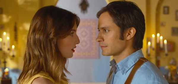 Gael Garcia y María Valverde video Ojos color sol de Calle 13