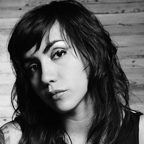 Nina Diaz - Al Borde