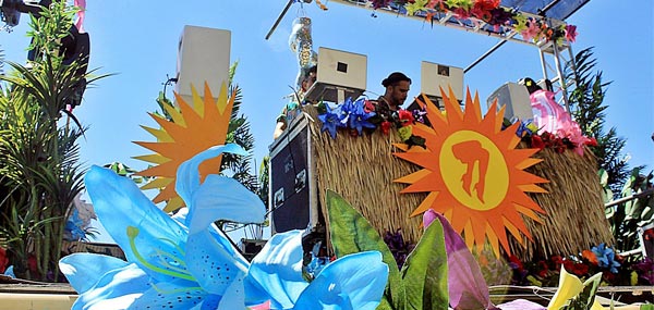 DJ playing at Pacific Festival The Dunes