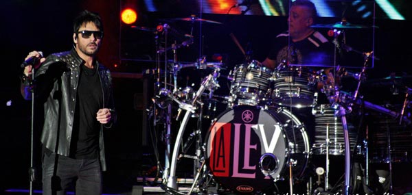 Beto Cueva con su grupo La Ley en The Greek Theatre