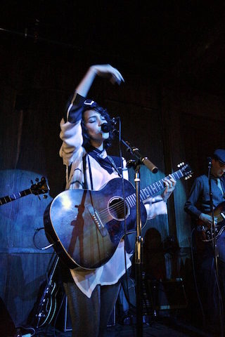 gaby-moreno-club-los-globos-9