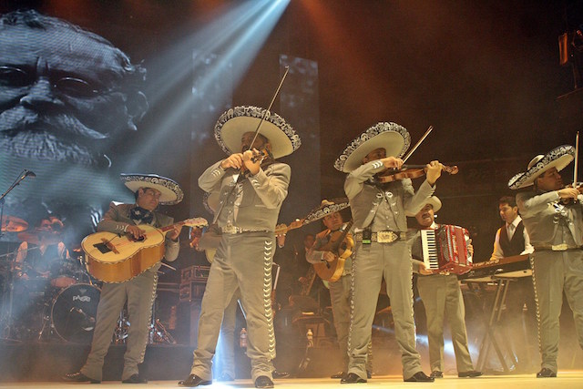 juan-gabriel-sleep-train-arena-sacramento-1