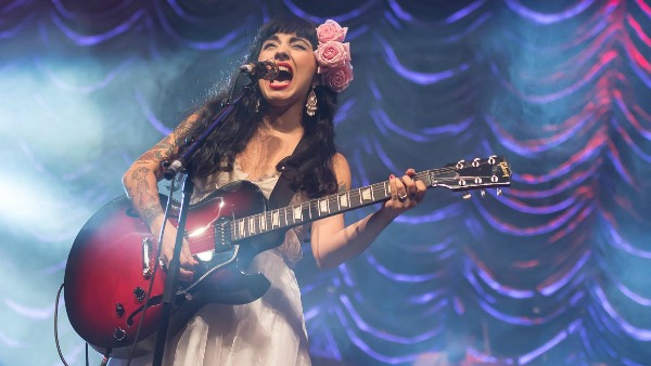 mon-laferte