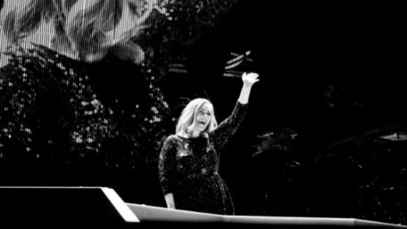 Adele waving on stage