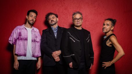 Cafe-Tacvba-feature-image-red-background
