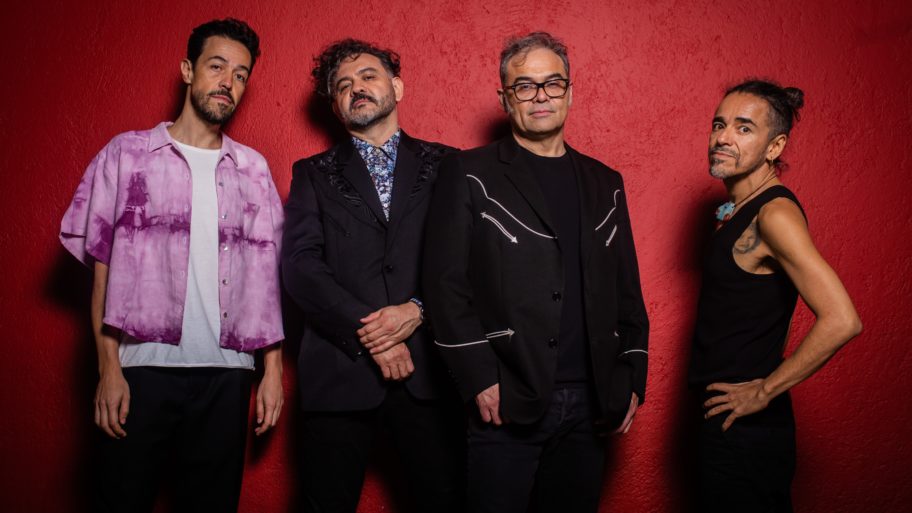 Cafe-Tacvba-feature-image-red-background